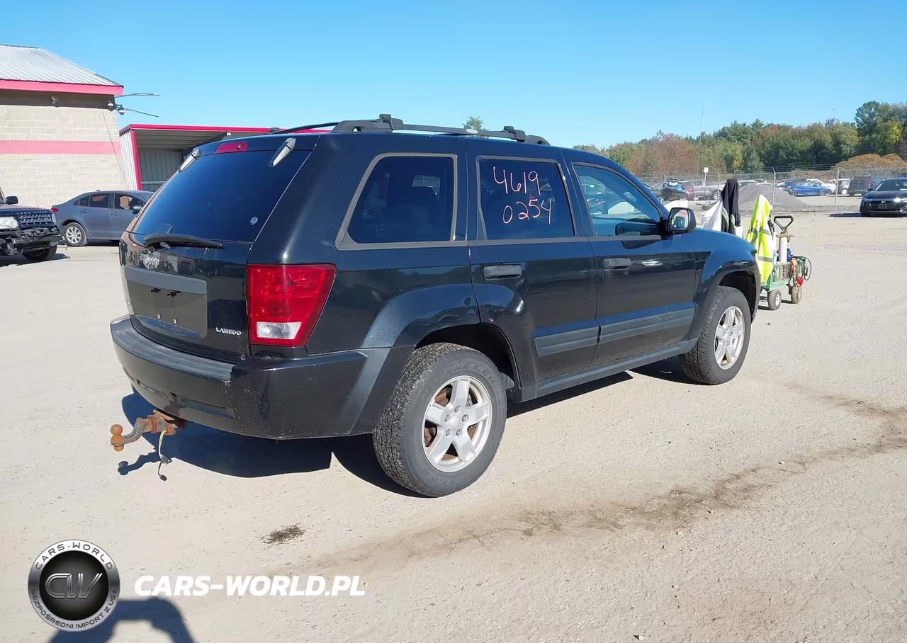 2005 Jeep Grand Cherokee Laredo VIN:1J4GR48K65C560171 - 4