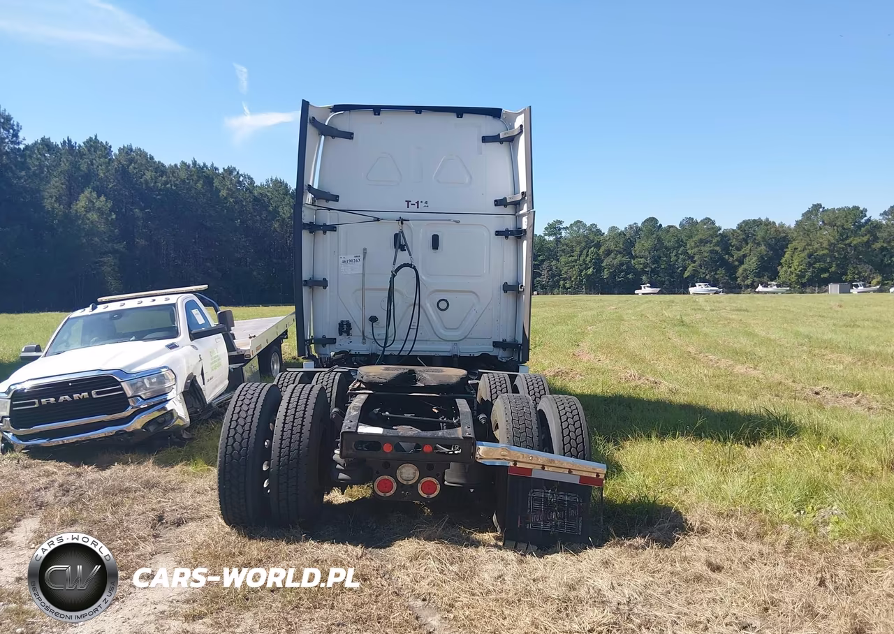 2020 Freightliner New Cascadia 126 VIN:1FUJHHDR9LLKT3133 - 14