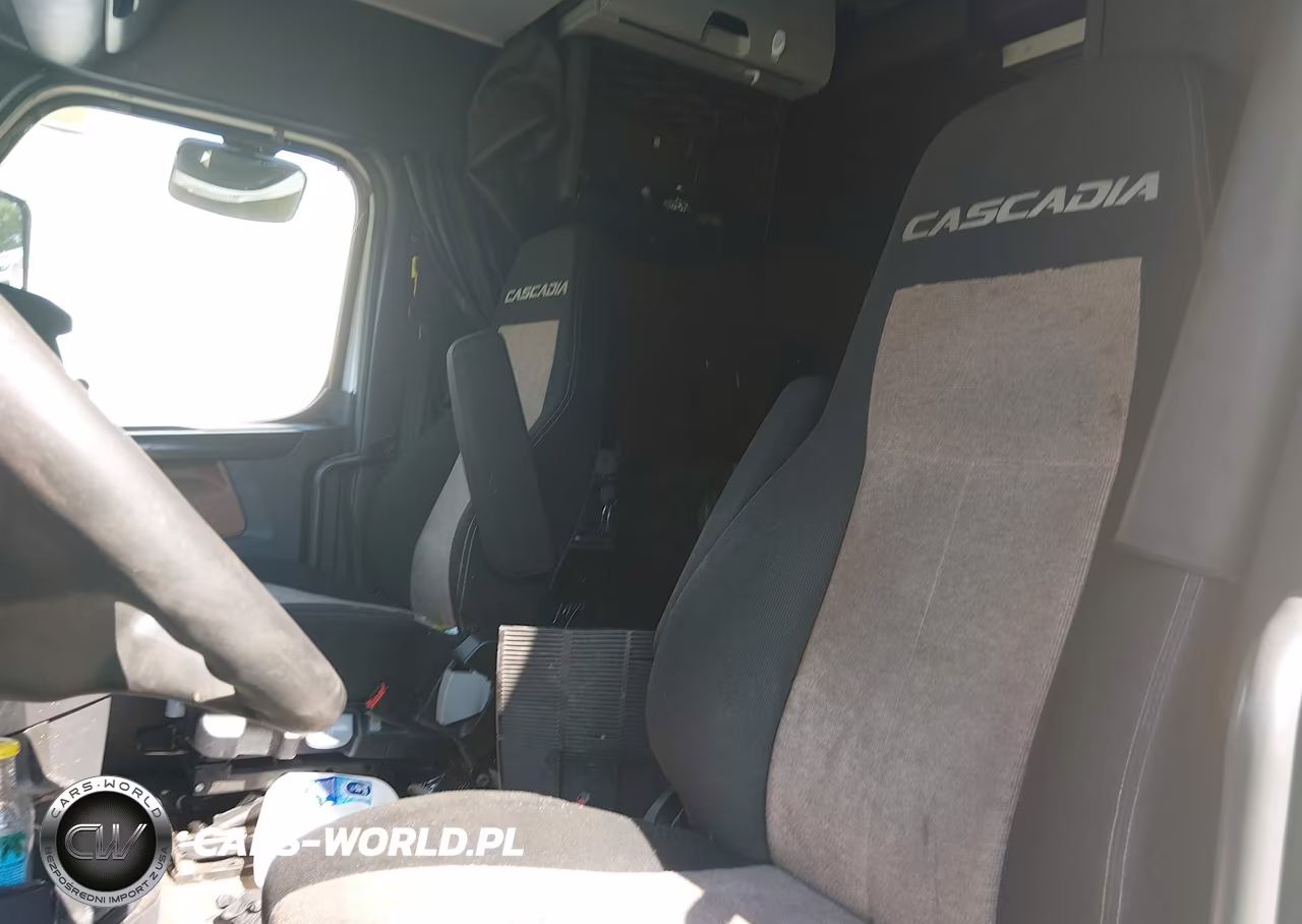 2020 Freightliner New Cascadia 126 VIN:1FUJHHDR9LLKT3133 - 18