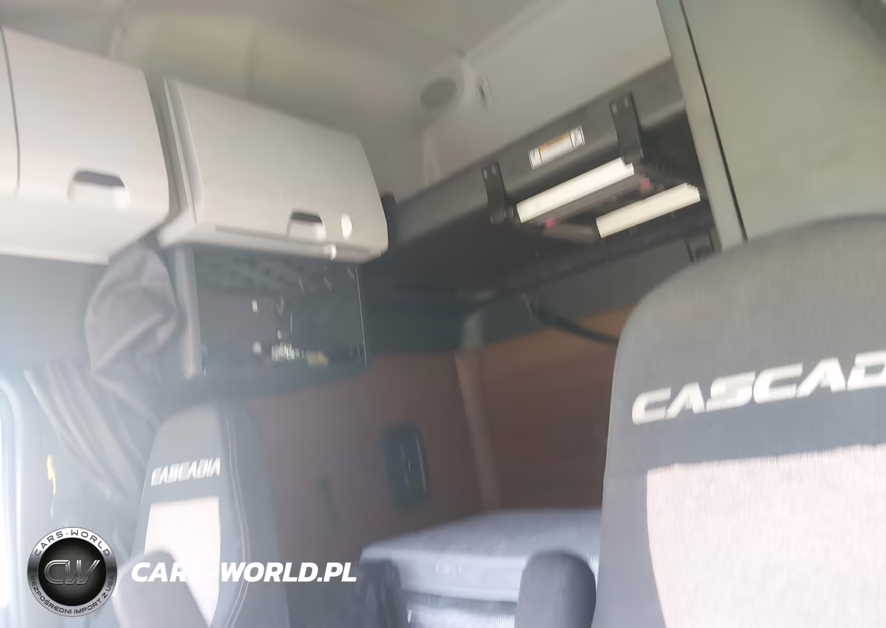 2020 Freightliner New Cascadia 126 VIN:1FUJHHDR9LLKT3133 - 19