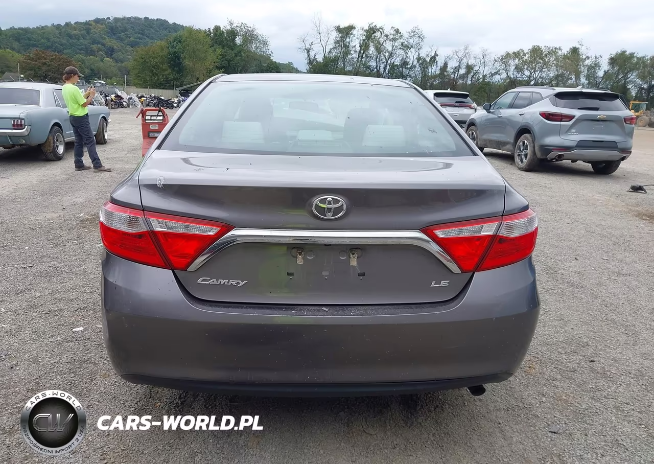 2015 Toyota Camry Le VIN:4T1BF1FK6FU960846 - 16