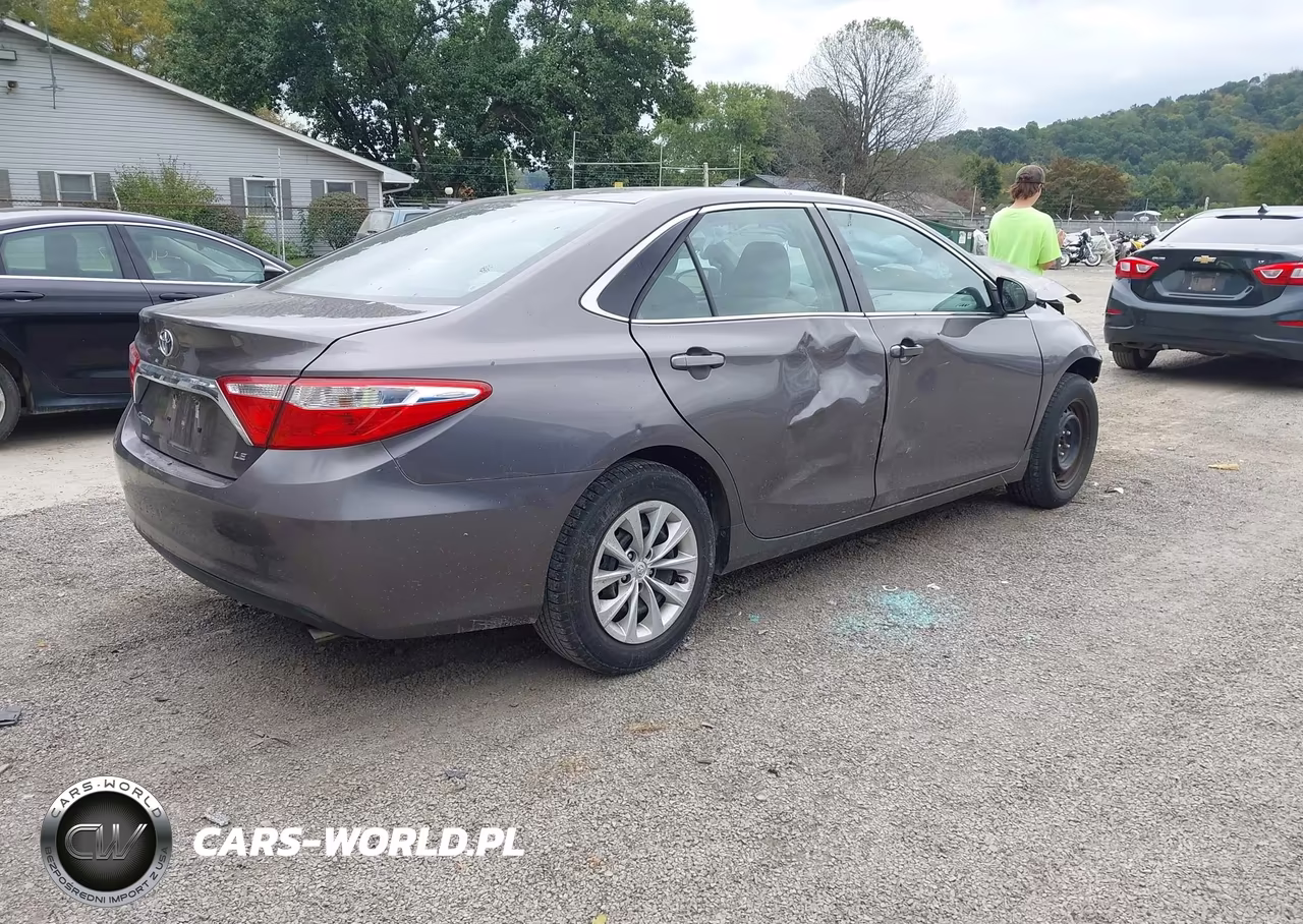2015 Toyota Camry Le VIN:4T1BF1FK6FU960846 - 4