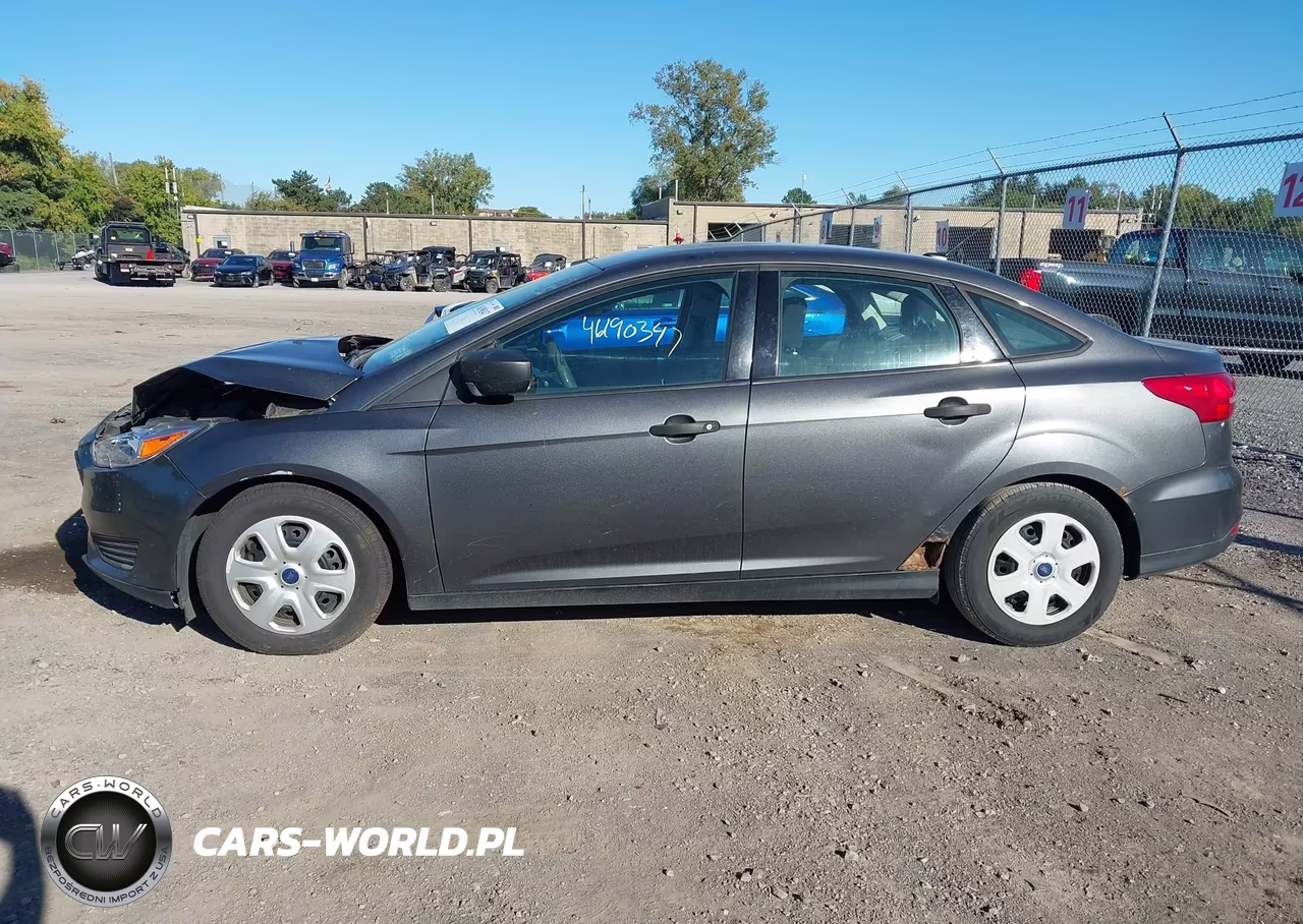 2018 Ford Focus S VIN:1FADP3E25JL318565 - 14