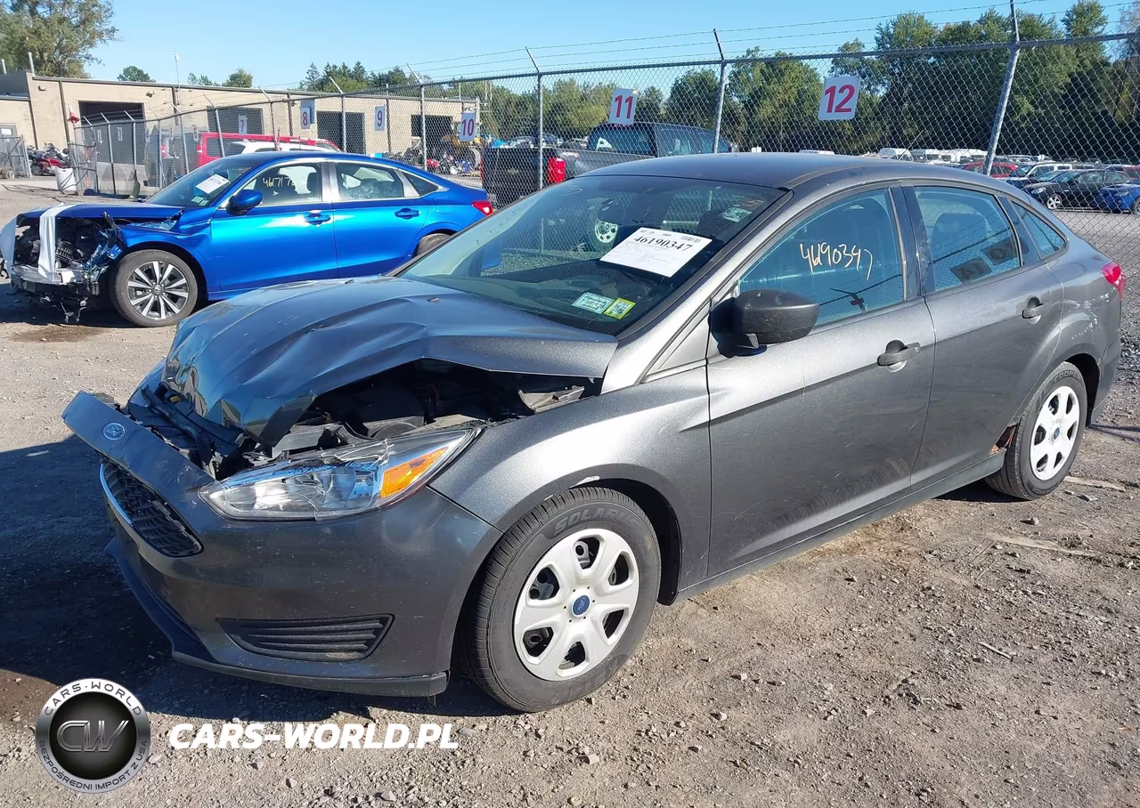 2018 Ford Focus S VIN:1FADP3E25JL318565 - 2