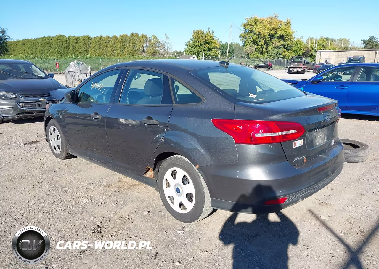 2018 Ford Focus S VIN:1FADP3E25JL318565 - 3