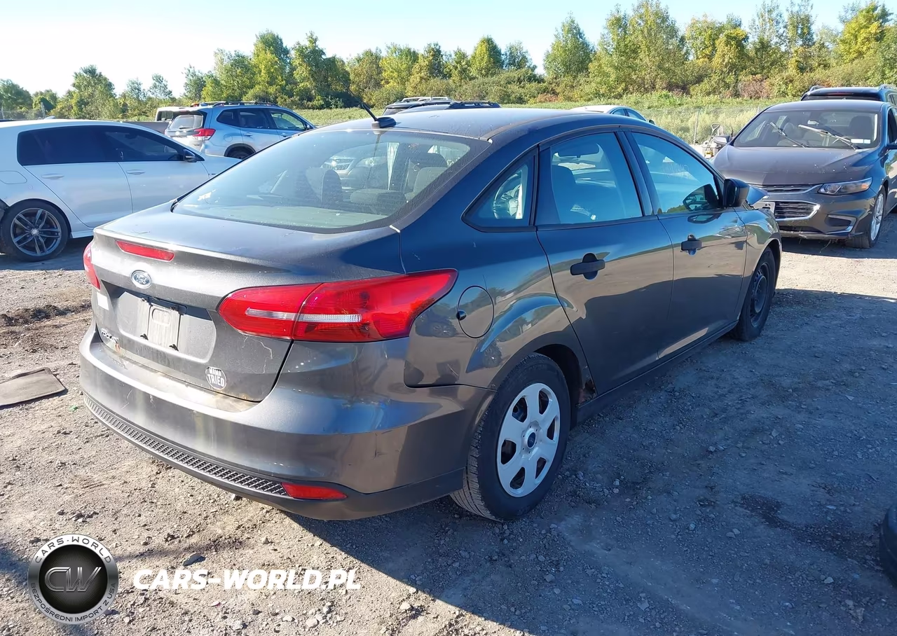 2018 Ford Focus S VIN:1FADP3E25JL318565 - 4