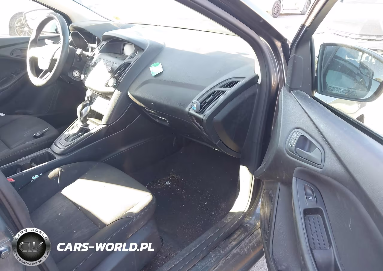 2018 Ford Focus S VIN:1FADP3E25JL318565 - 5