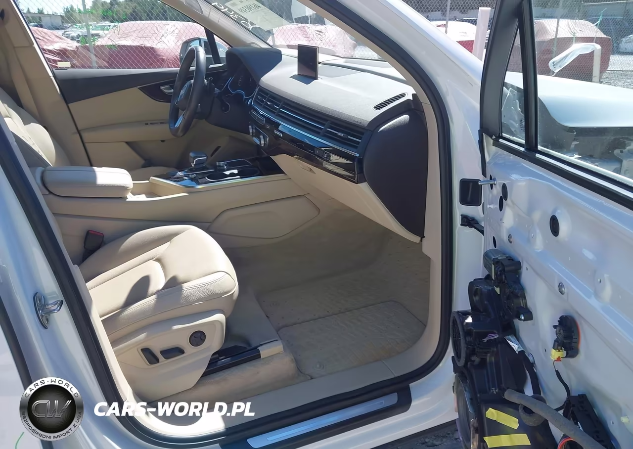 2018 Audi Q7 3.0T Premium VIN:WA1VAAF77JD029268 - 5