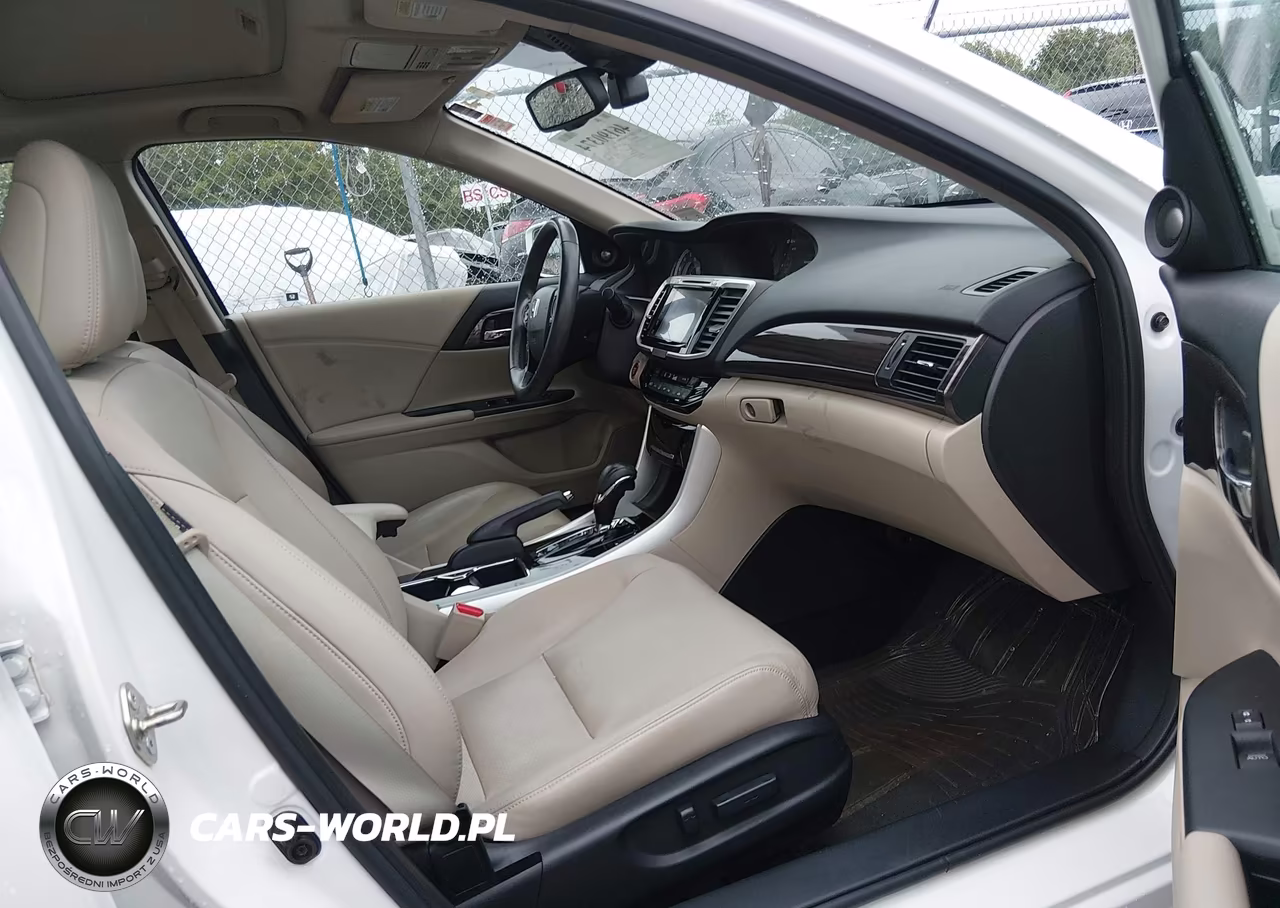 2017 Honda Accord Touring V6 VIN:1HGCR3F92HA033065 - 5
