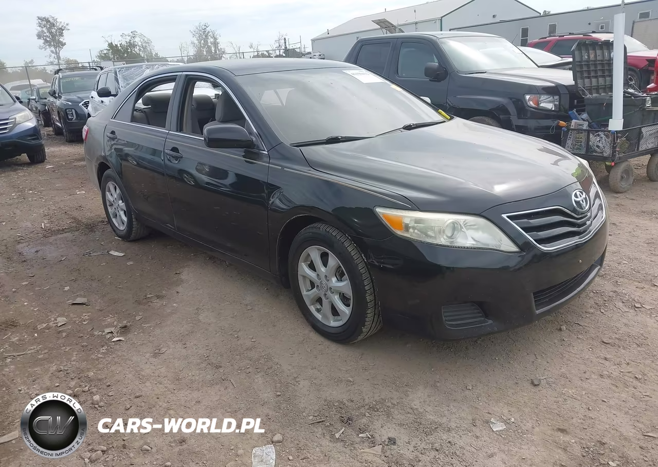 2011 Toyota Camry Le – zdjęcie 1 z 16