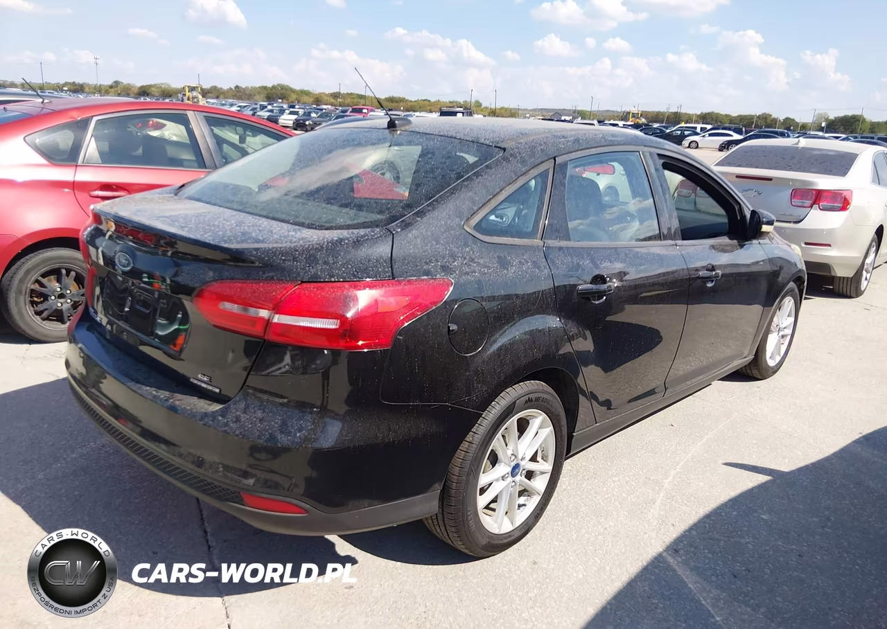 2015 Ford Focus Se VIN:1FADP3F24FL242889 - 4
