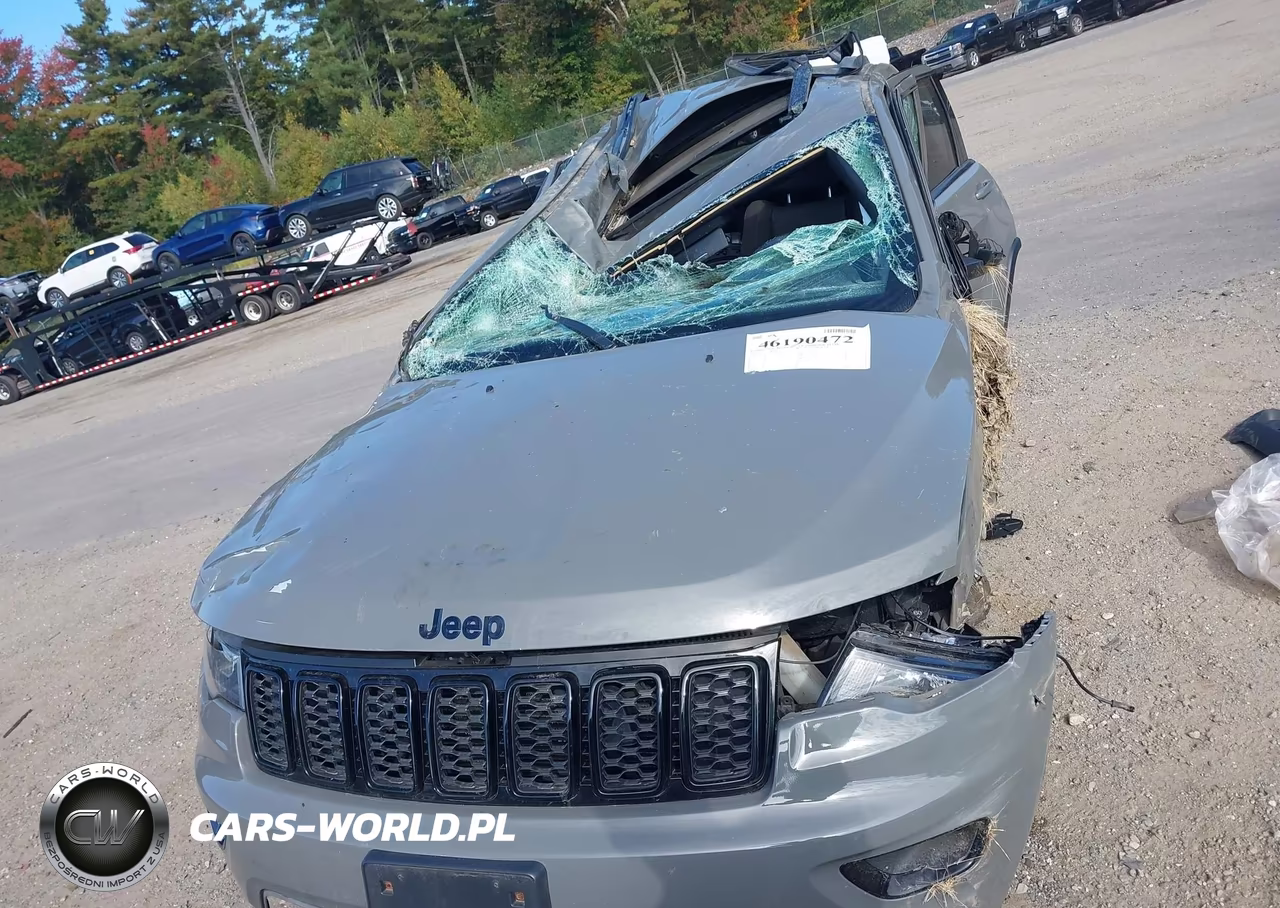 2020 Jeep Grand Cherokee Upland 4X4 VIN:1C4RJFAG9LC161985 - 18