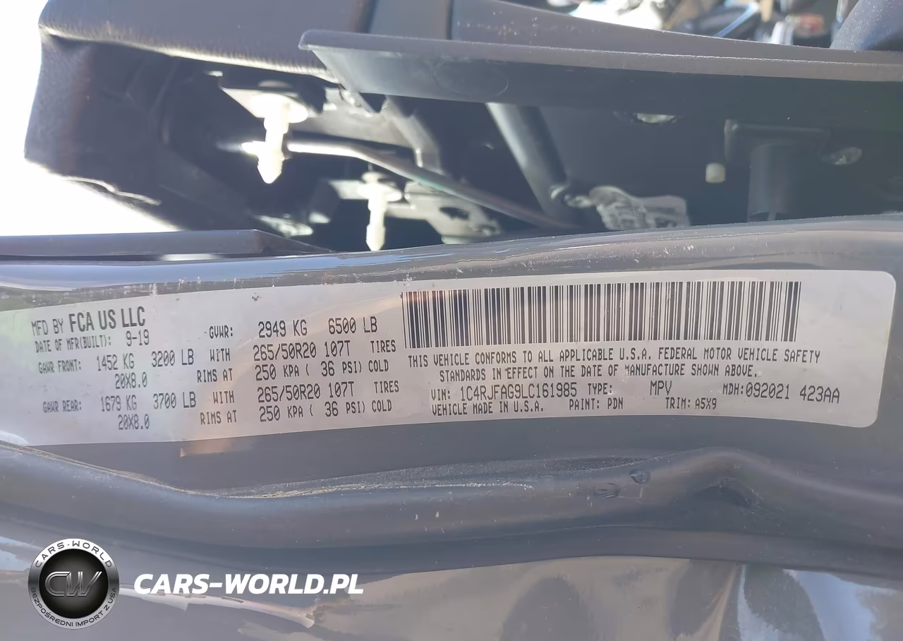 2020 Jeep Grand Cherokee Upland 4X4 VIN:1C4RJFAG9LC161985 - 9