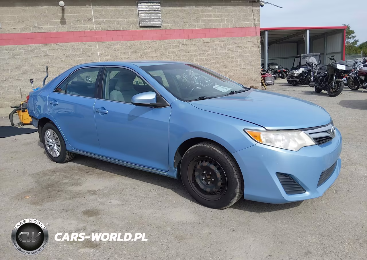2012 Toyota Camry Le – zdjęcie 1 z 12