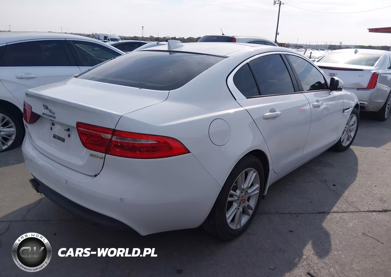 2017 Jaguar Xe 20D Premium VIN:SAJAD4BN3HA968142 - 4