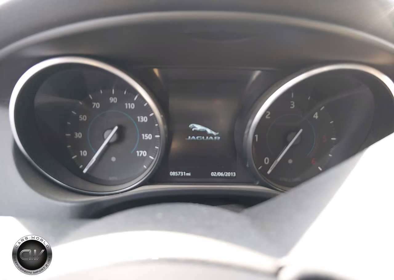 2017 Jaguar Xe 20D Premium VIN:SAJAD4BN3HA968142 - 7
