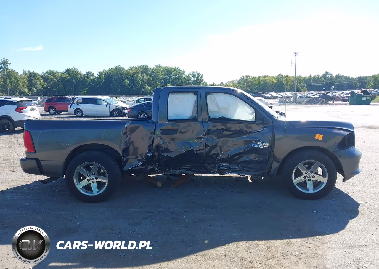 2018 Ram 1500 Express 4X4 6'4 Box VIN:1C6RR7FG9JS188993 - 13