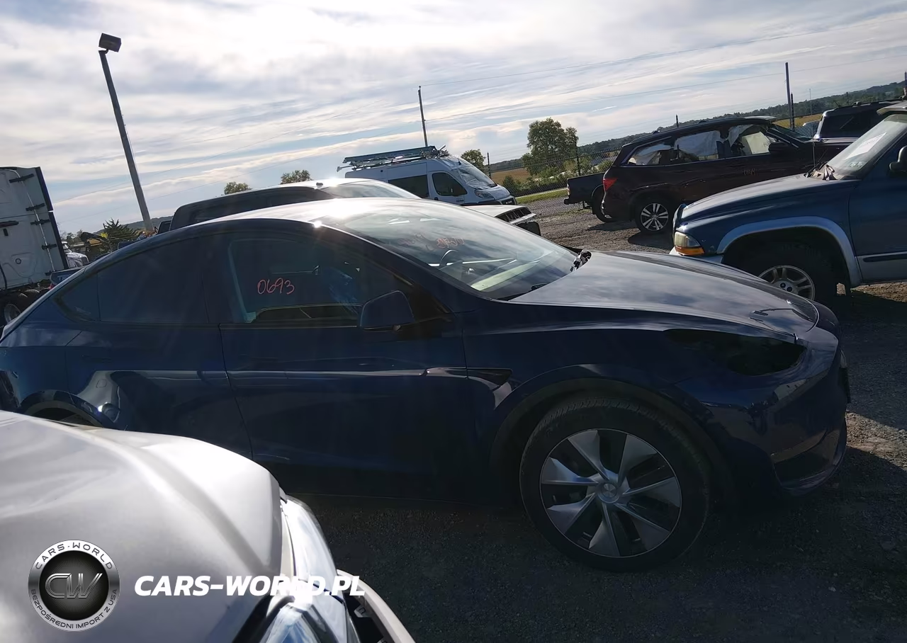 2022 Tesla Model Y Long Range VIN:7SAYGDEE7NF319711 - 13