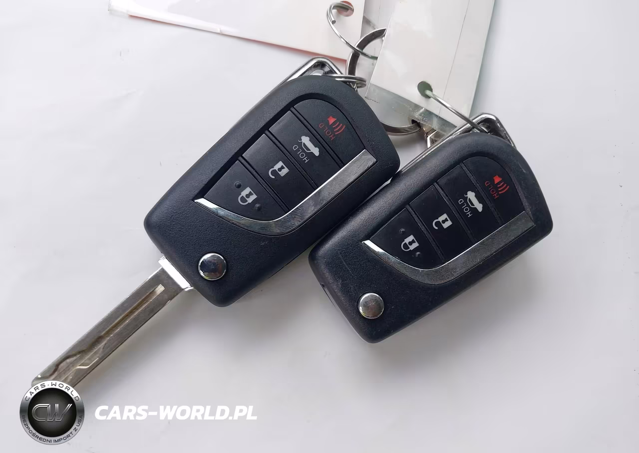 2020 Toyota Camry Le VIN:4T1C11AK4LU335626 - 11