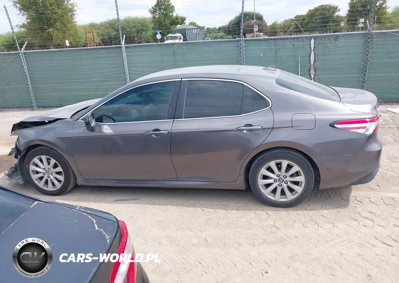 2020 Toyota Camry Le VIN:4T1C11AK4LU335626 - 14