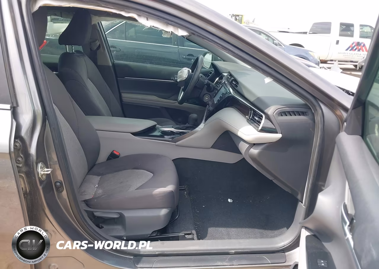 2020 Toyota Camry Le VIN:4T1C11AK4LU335626 - 5
