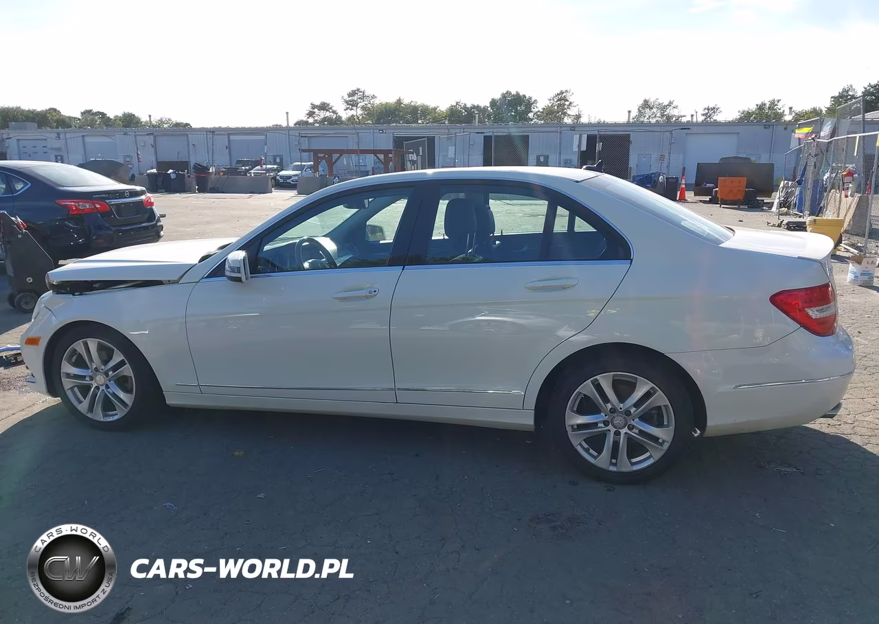 2012 Mercedes-Benz C 300 Luxury 4Matic VIN:WDDGF8BB1CR231800 - 14