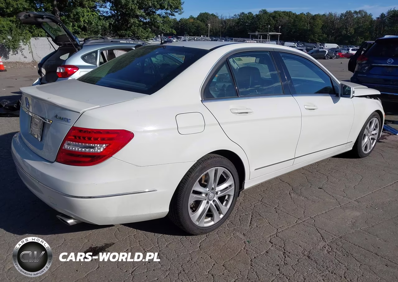 2012 Mercedes-Benz C 300 Luxury 4Matic VIN:WDDGF8BB1CR231800 - 4