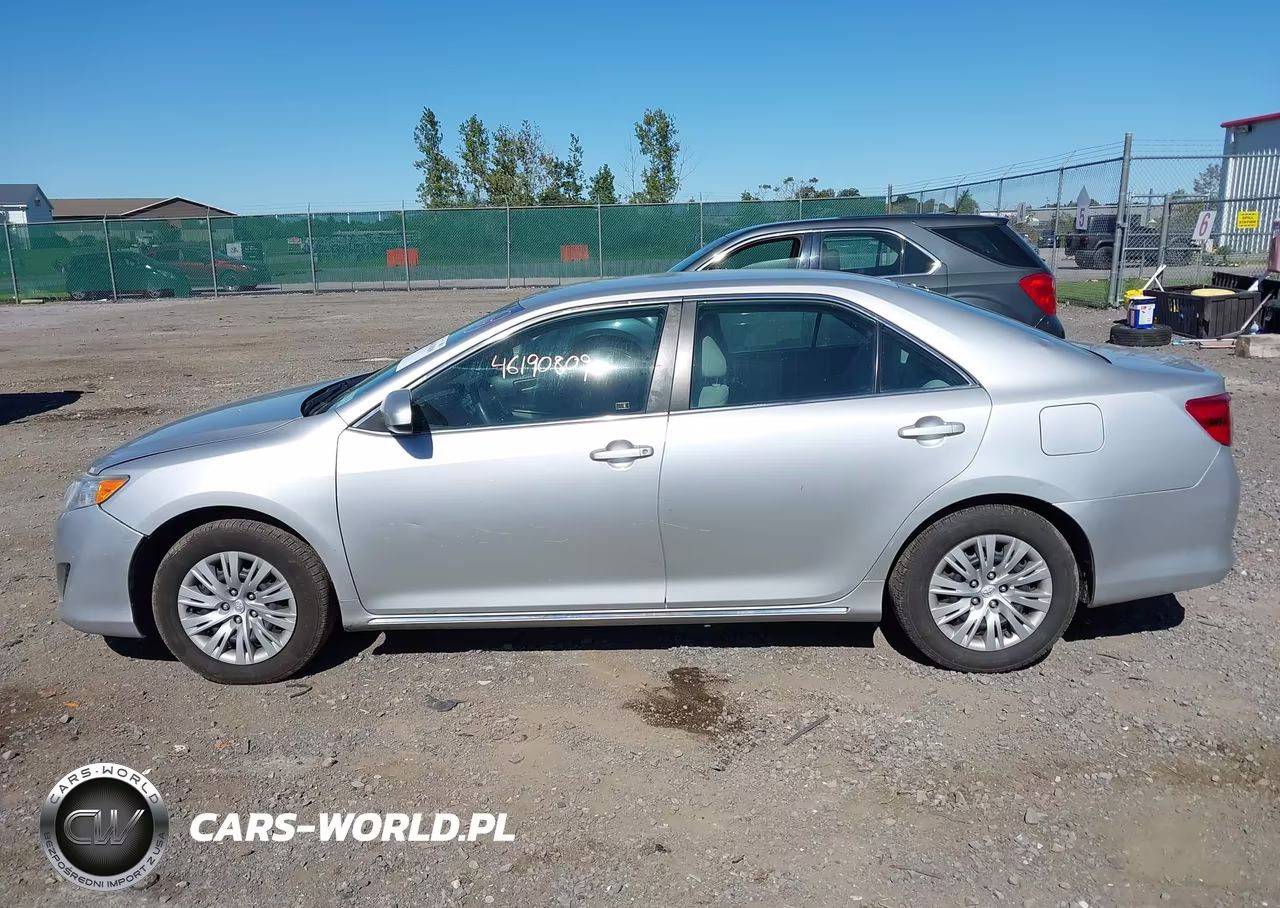 2014 Toyota Camry Le VIN:4T4BF1FK5ER372649 - 14
