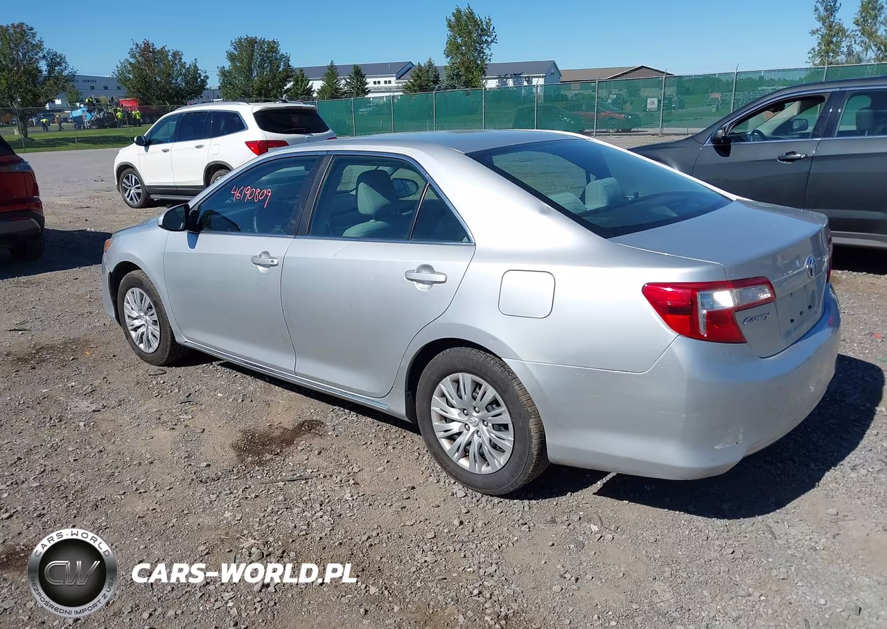 2014 Toyota Camry Le VIN:4T4BF1FK5ER372649 - 3