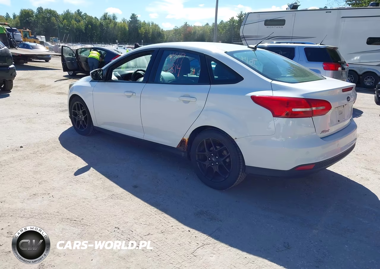 2016 Ford Focus Se VIN:1FADP3F29GL330189 - 3