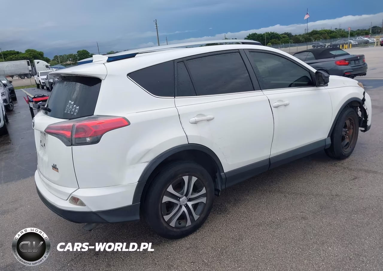 2017 Toyota Rav4 Le VIN:JTMZFREV9HJ703245 - 4