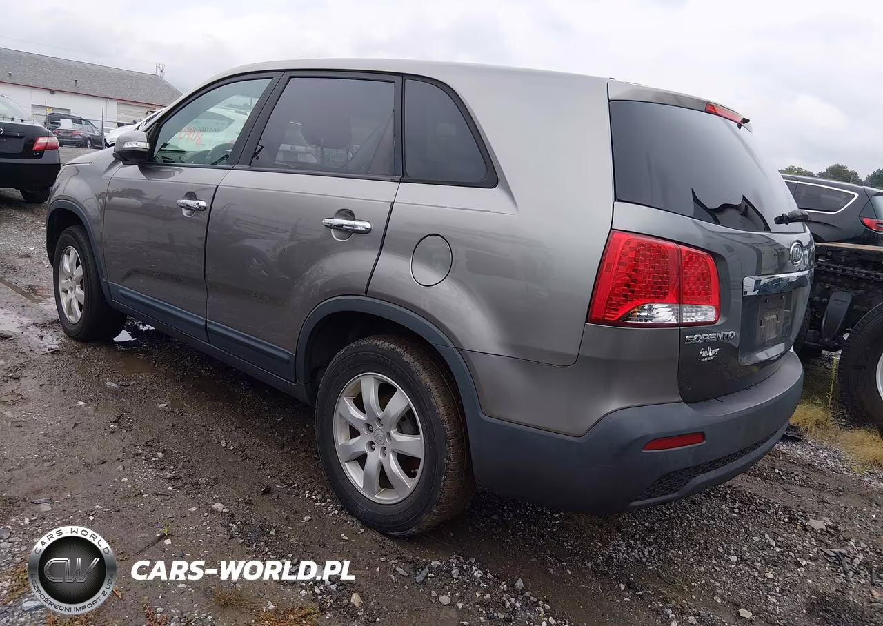 2011 Kia Sorento Lx VIN:5XYKT3A10BG009772 - 3