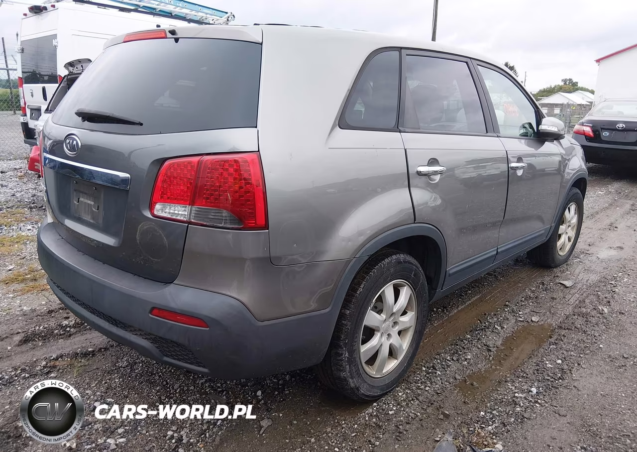 2011 Kia Sorento Lx VIN:5XYKT3A10BG009772 - 4