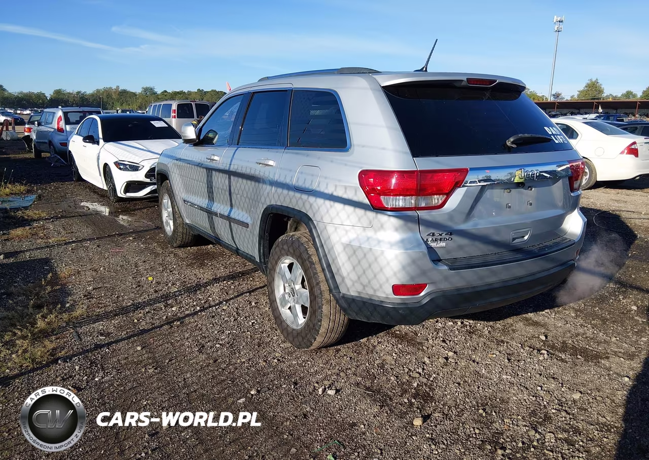2013 Jeep Grand Cherokee Laredo VIN:1C4RJFAG3DC640775 - 3