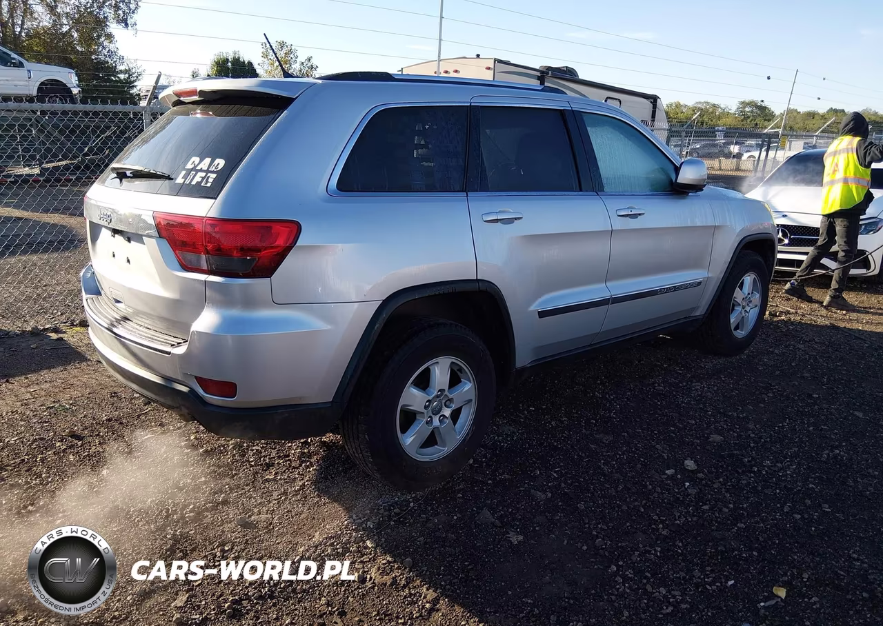 2013 Jeep Grand Cherokee Laredo VIN:1C4RJFAG3DC640775 - 4