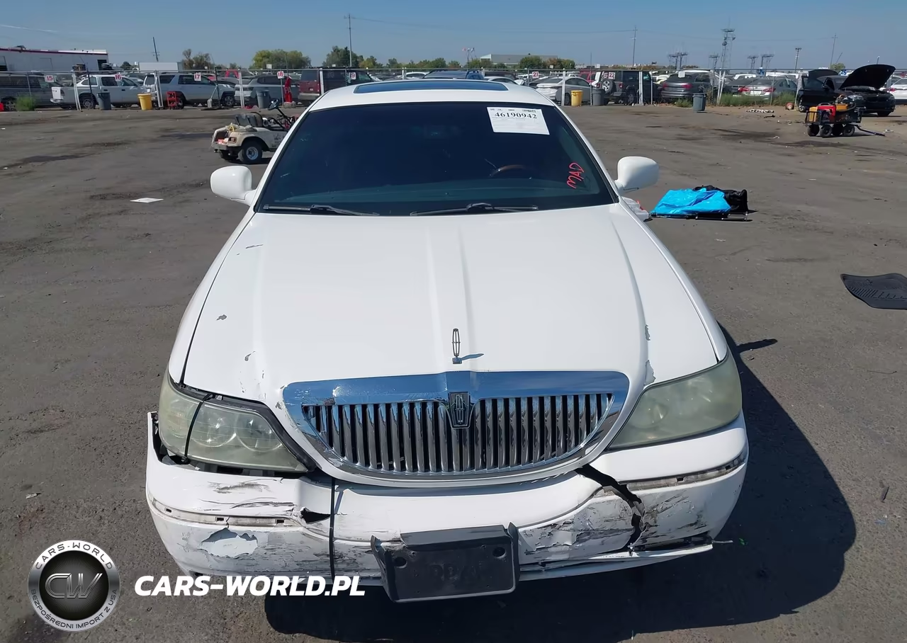 2003 Lincoln Town Car Signature VIN:1LNHM82W63Y605617 - 12