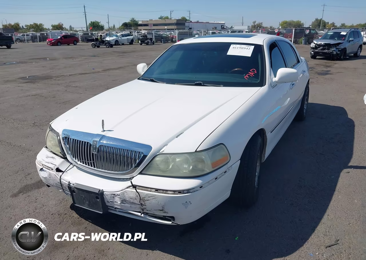 2003 Lincoln Town Car Signature VIN:1LNHM82W63Y605617 - 2