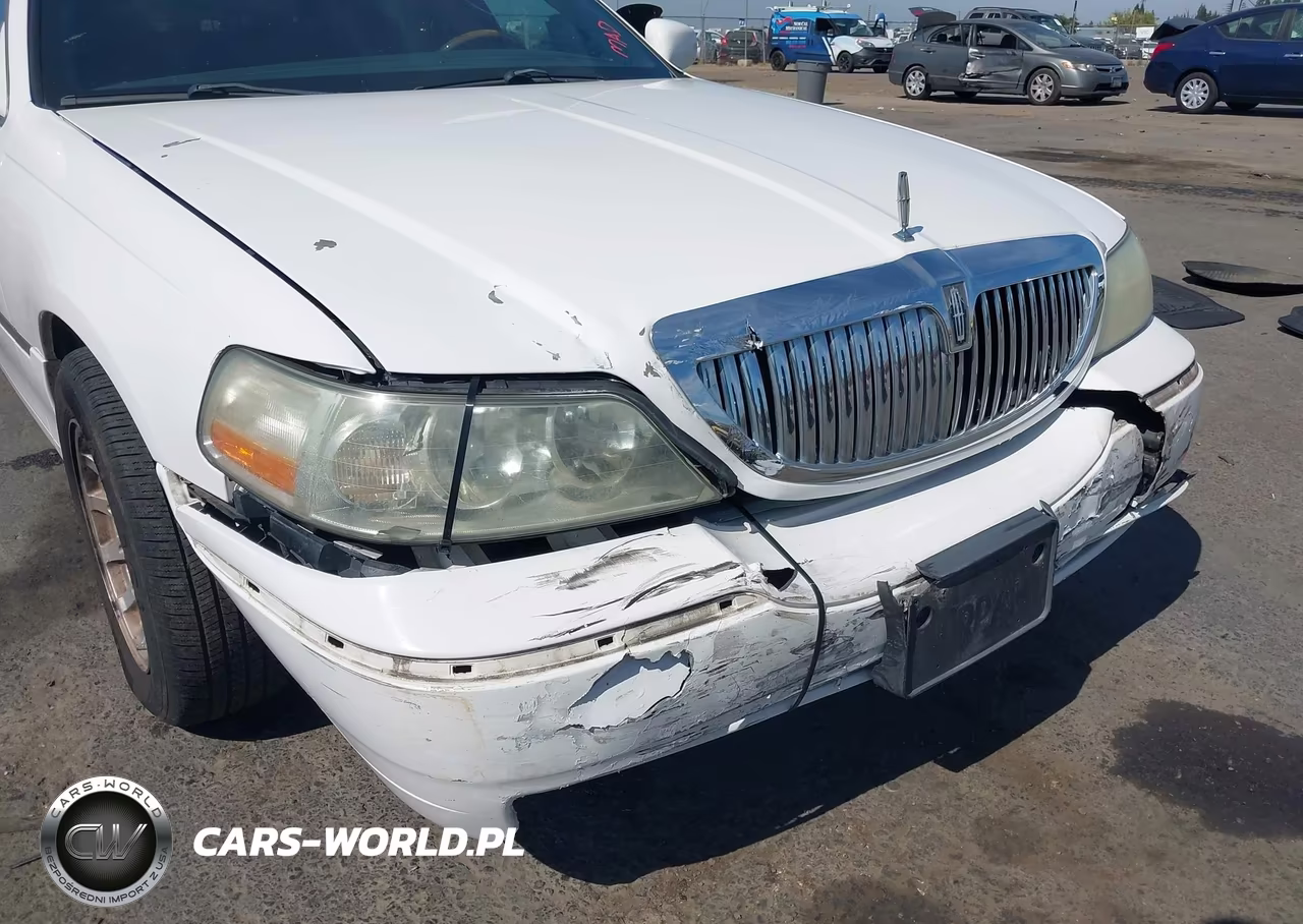 2003 Lincoln Town Car Signature VIN:1LNHM82W63Y605617 - 6