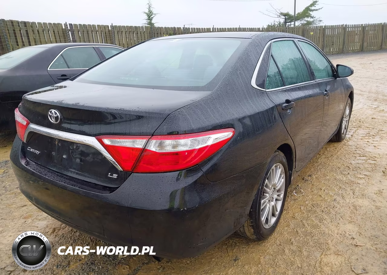2015 Toyota Camry Le VIN:4T4BF1FK6FR471630 - 4