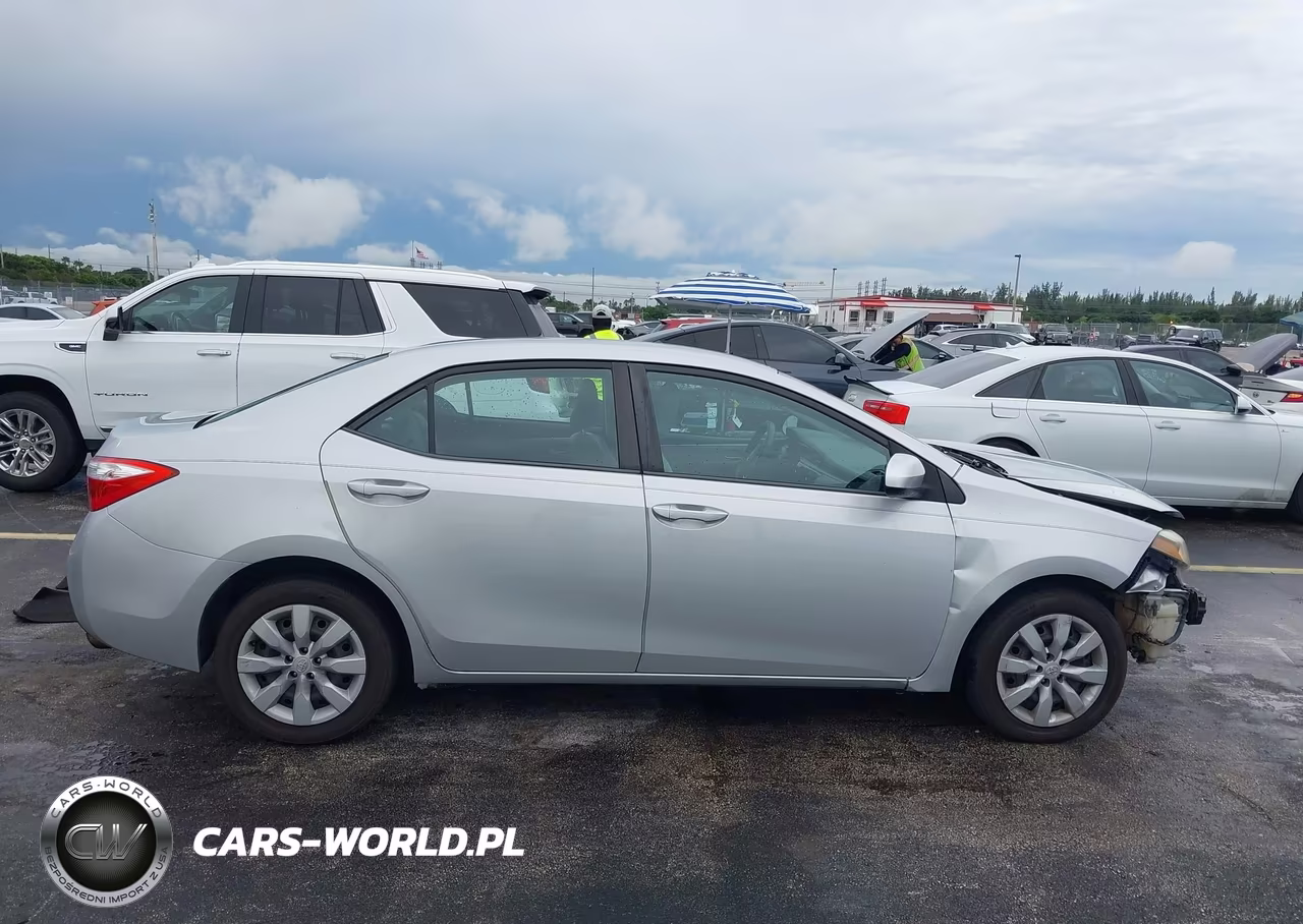 2015 Toyota Corolla Le VIN:2T1BURHE0FC294113 - 14