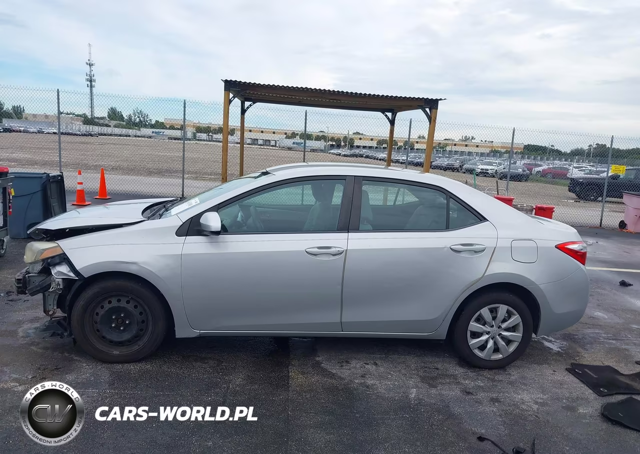 2015 Toyota Corolla Le VIN:2T1BURHE0FC294113 - 15