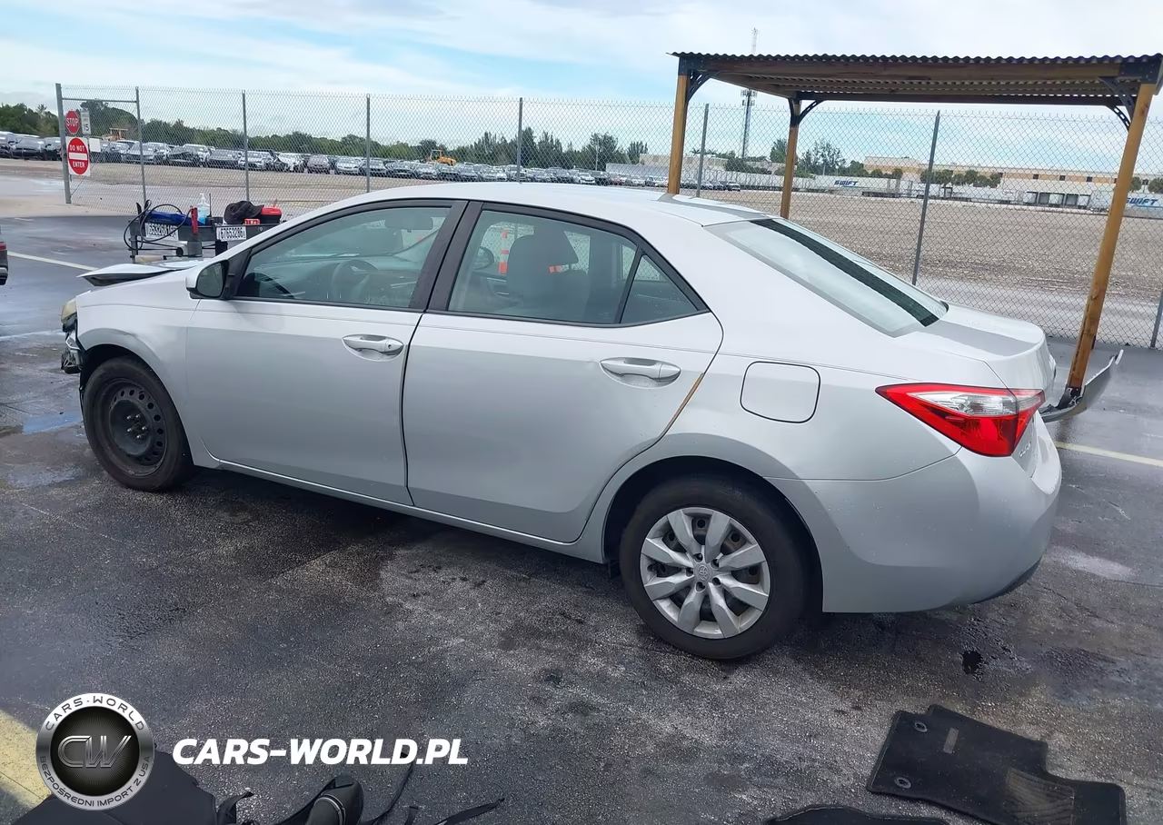 2015 Toyota Corolla Le VIN:2T1BURHE0FC294113 - 3