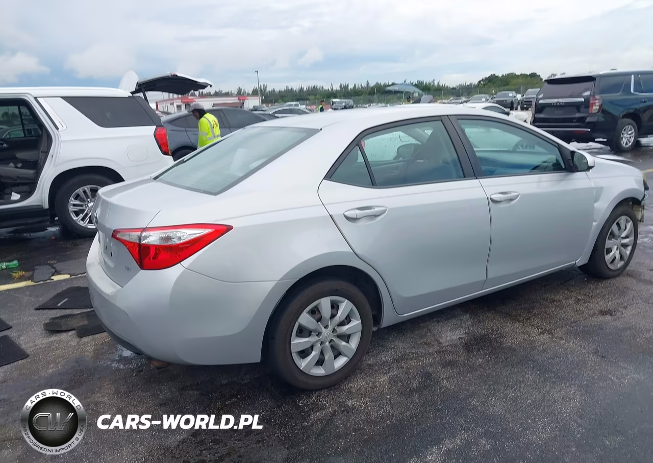 2015 Toyota Corolla Le VIN:2T1BURHE0FC294113 - 4