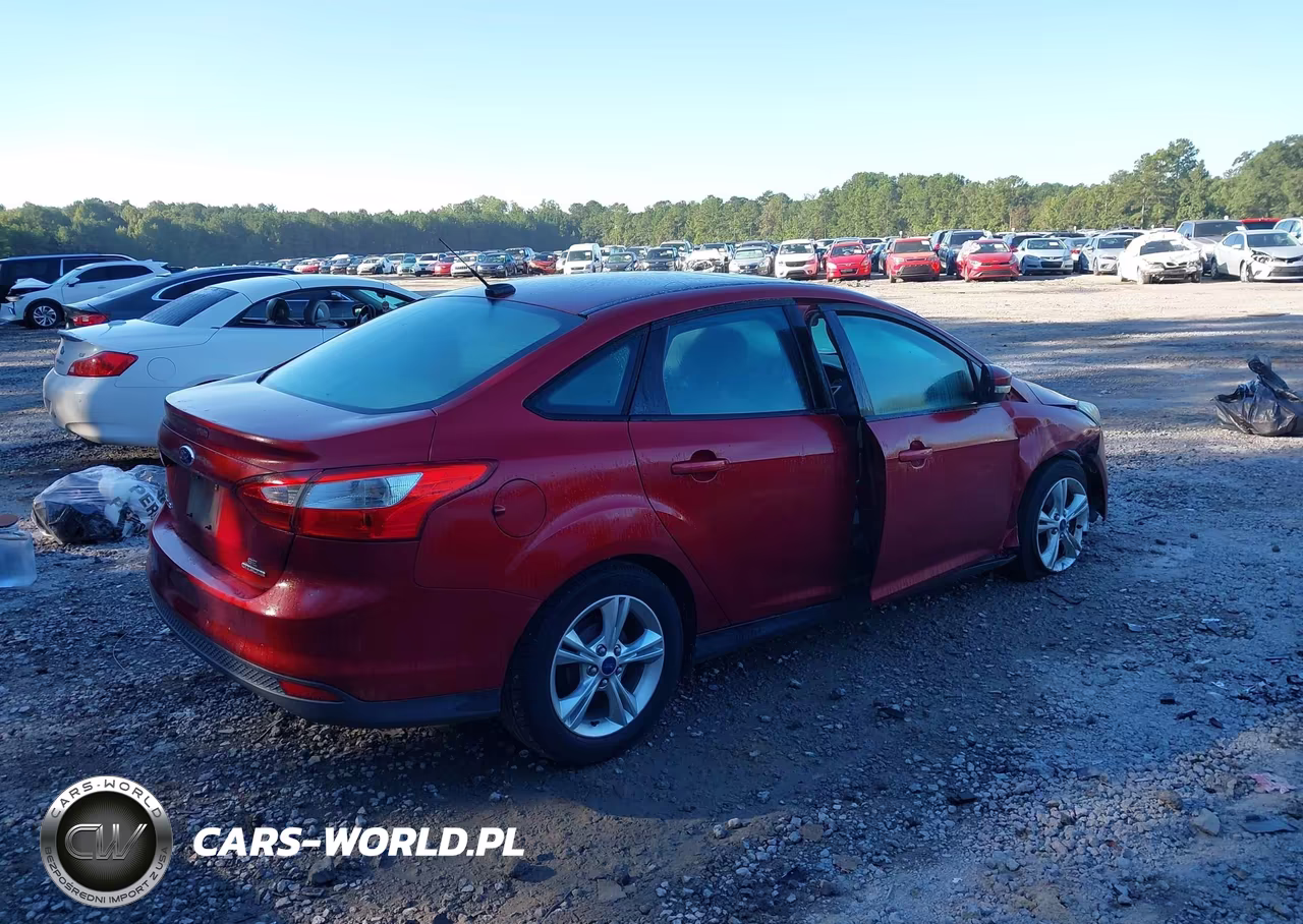 2014 Ford Focus Se VIN:1FADP3F21EL367377 - 4