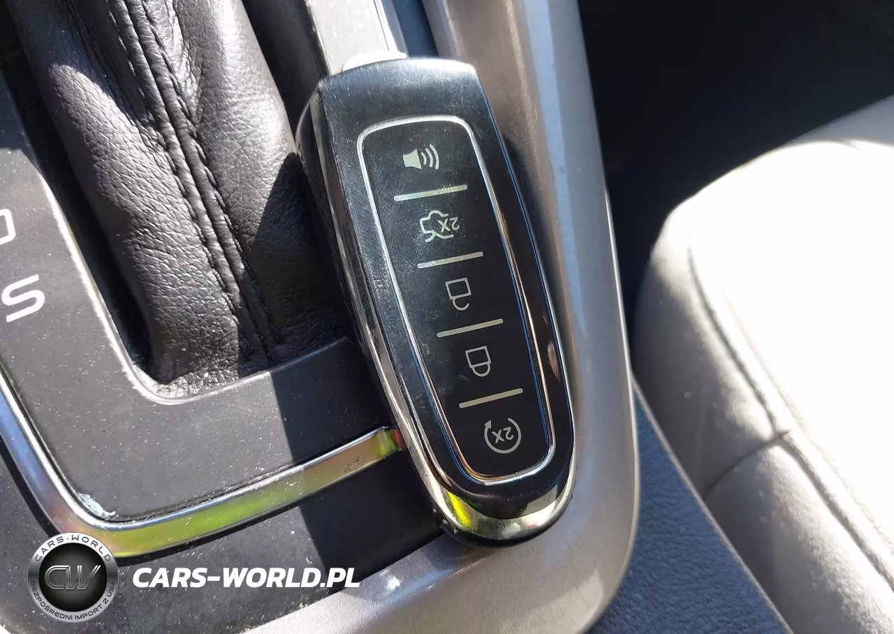 2018 Ford Focus Titanium VIN:1FADP3N27JL326148 - 11