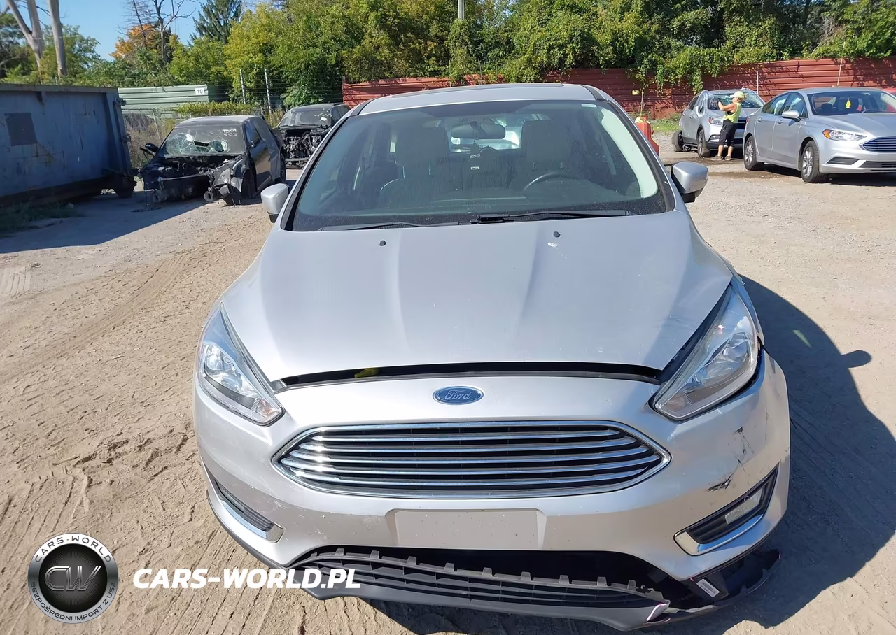 2018 Ford Focus Titanium VIN:1FADP3N27JL326148 - 12