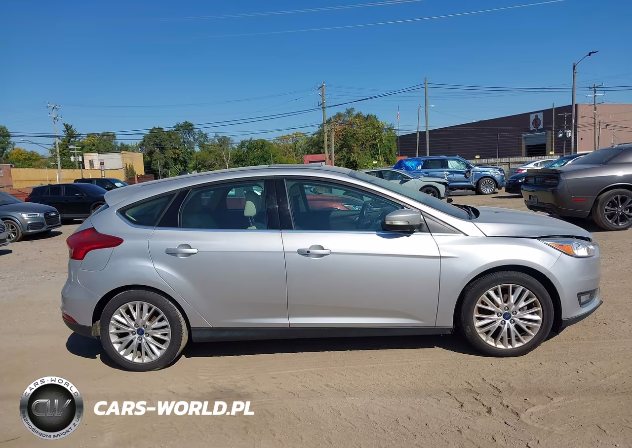 2018 Ford Focus Titanium VIN:1FADP3N27JL326148 - 13