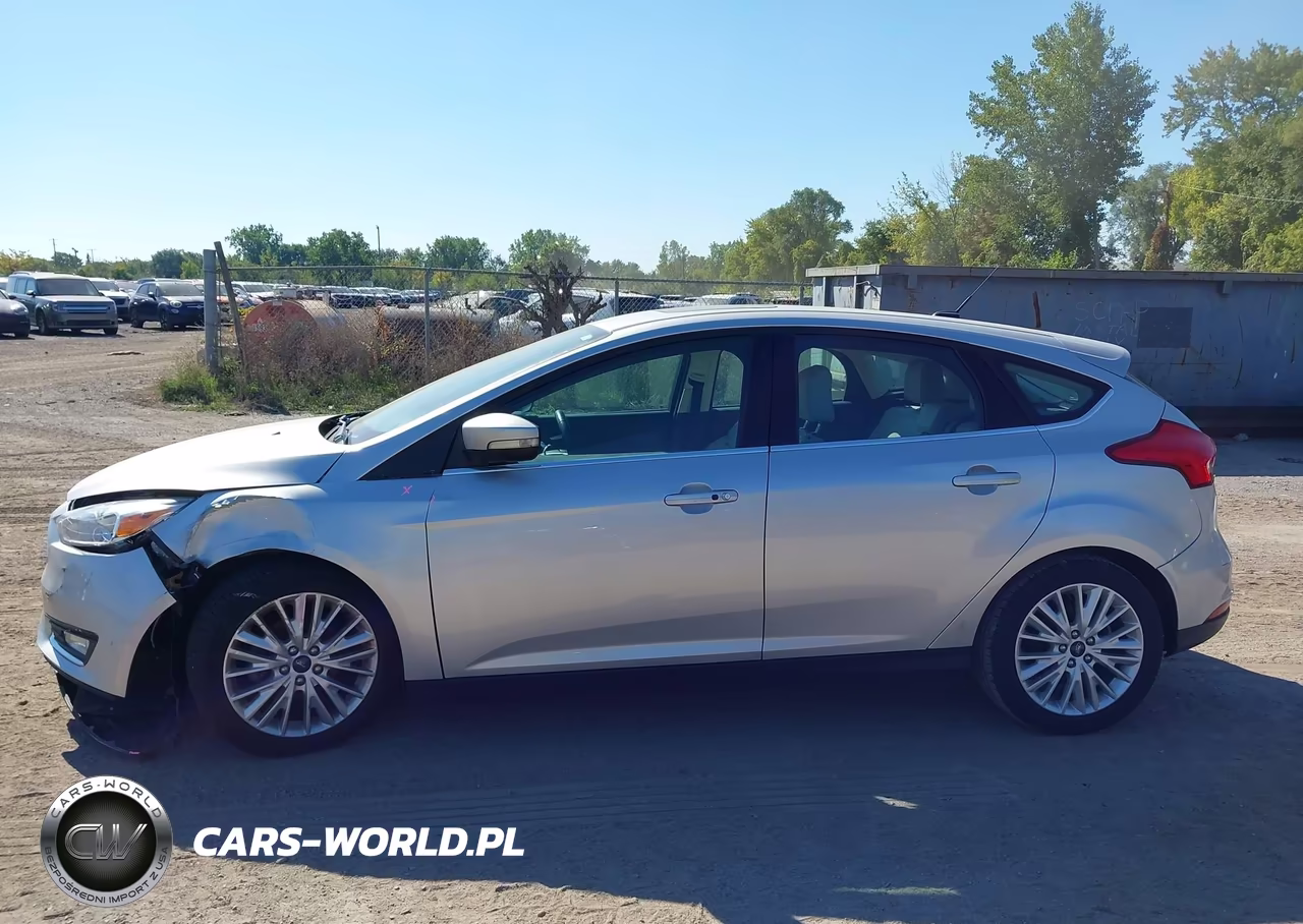 2018 Ford Focus Titanium VIN:1FADP3N27JL326148 - 14