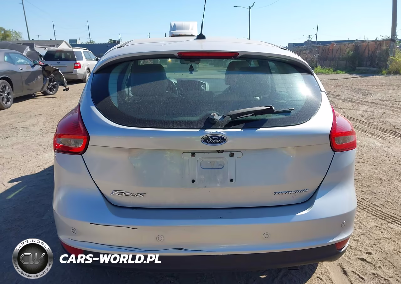 2018 Ford Focus Titanium VIN:1FADP3N27JL326148 - 16