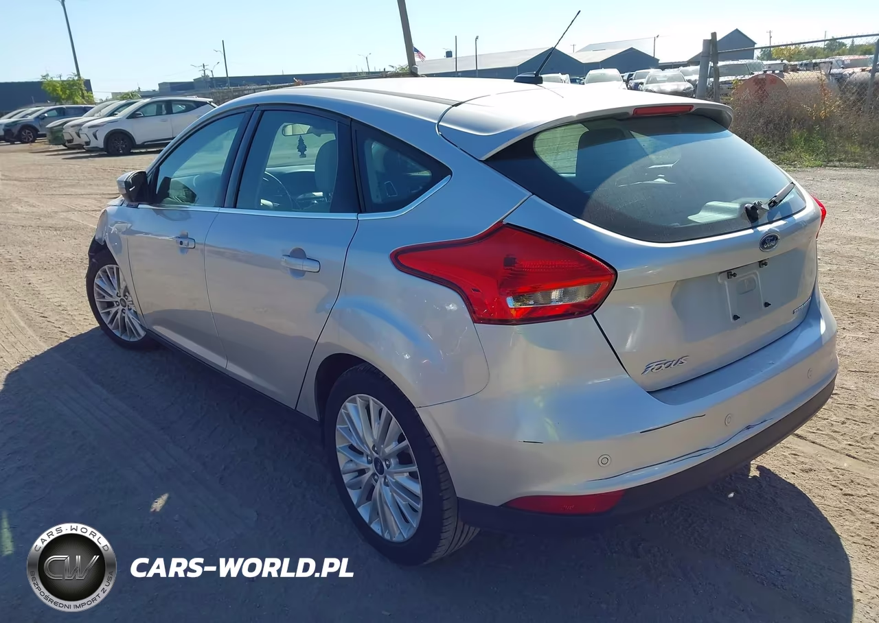 2018 Ford Focus Titanium VIN:1FADP3N27JL326148 - 3
